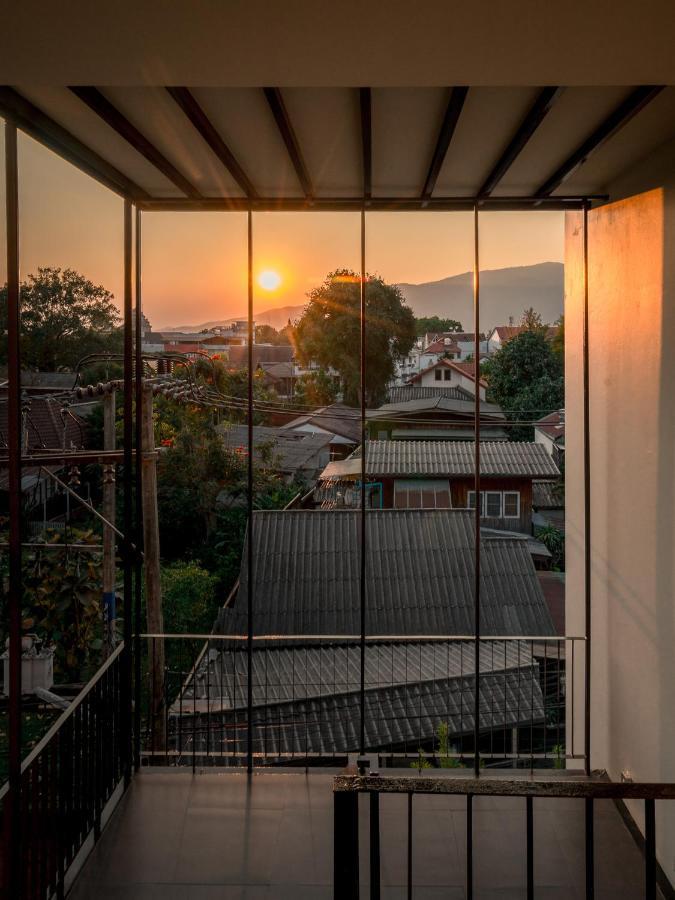 Por Thapae Gate Hotel Chiang Mai Exterior foto